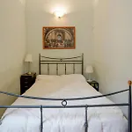2 Bedroom Cozy Apartment In Firenze