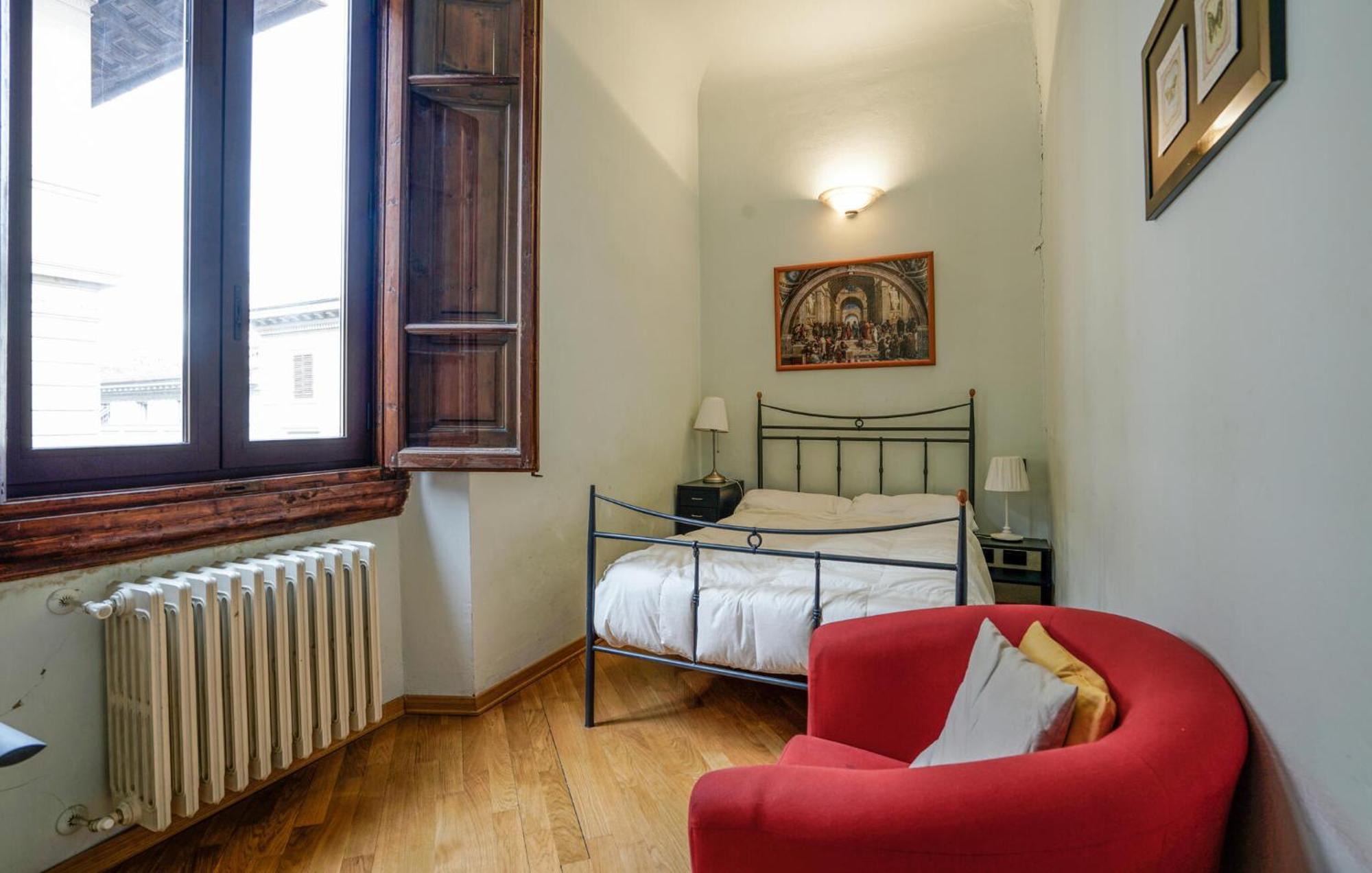 2 Bedroom Cozy In Apartment